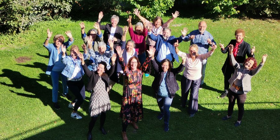 Gruppenbild der Referentinnen und Teilnehmer von Aktiv im Alter 2025