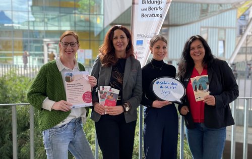 Gruppenfoto mit Katrin Reiter, Ute Zischinsky, Laura Eder und Christine Bauer-Grechenig