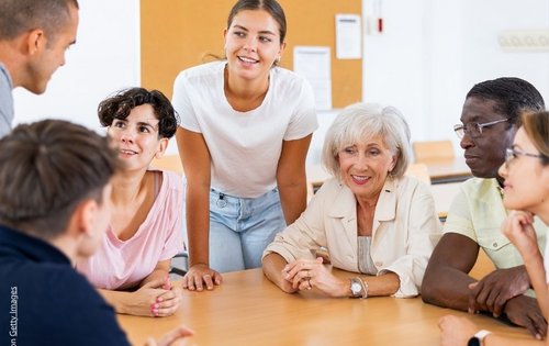 Menschen, die gemeinsam lernen